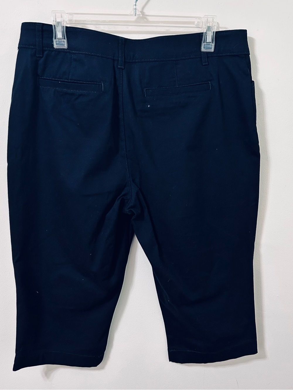 St. John's Bay Women’s MidRise Capri pants Seceretly Slender Black size 12P NWT - Picture 2 of 12